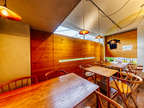 内観 テーブル席