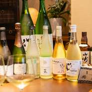 岡山県産の有機日本酒をはじめ、全国各地から料理長がセレクトした銘酒が揃います。味の傾向は多岐にわたり、季節を感じられるのが魅力。保存料無添加のワインやジュース、ノンアルコールワインも種類豊富です。