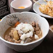 豊富なメニューから見つけた、“お気に入り”の料理や酒を楽しみながら、くつろぎの一時を過ごせるお店。一軒目はもちろん、二軒目に訪れる“いつものお店”としても重宝できます。