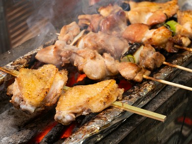 鮮度抜群の素材を炭で焼き上げる『串焼き』