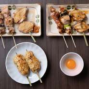 メインの鶏肉は鮮度抜群の錦爽鶏を用意。また豚もお肉の解体場が近いことから、さばいたばかりの新鮮な豚肉を仕入れているとのこと。串焼きというシンプルなメニューゆえに、素材そのものの質を物語ります。