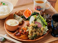 料理人自らが栽培した朝どれ野菜を使ったランチプレート『自家野菜のプレート』