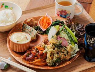 Cafe & Bar Kashinomi