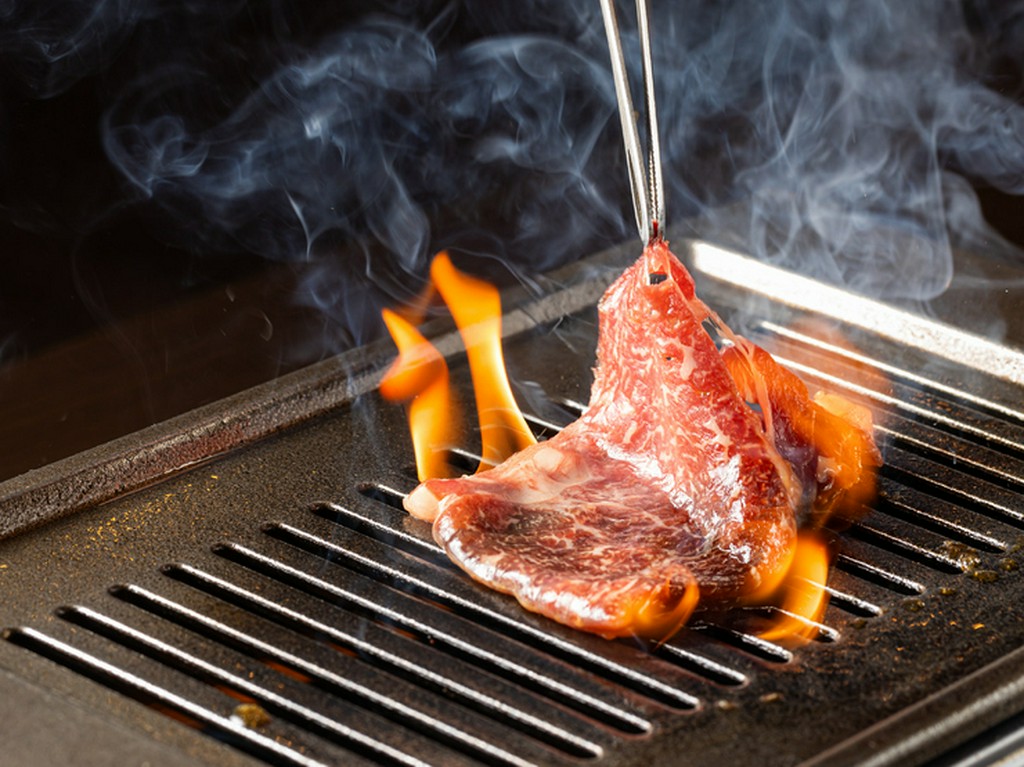 おいしいお肉と一緒に、お酒もたっぷり楽しめるお店