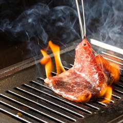 おいしいお肉と一緒に、お酒もたっぷり楽しめるお店