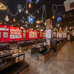 昭和レトロな趣き漂う、賑やかな店内