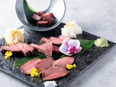 厳選された高品質の牛たん料理で、おいしく楽しい時間を