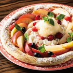6月ー8月限定の季節限定スイーツピザ
みずみずしい桃をふんだんに使用した新しいデザートピザ