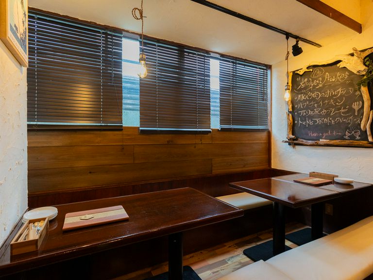 やわらかな空気が流れる落ち着いた店内で、心安らぐ一時を