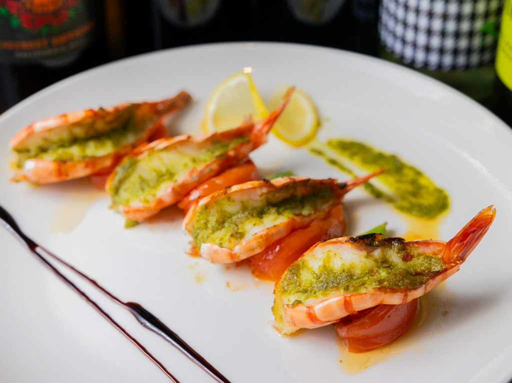 シェフのスペシャリテ『海老のジェノベーゼマリネ焼き』