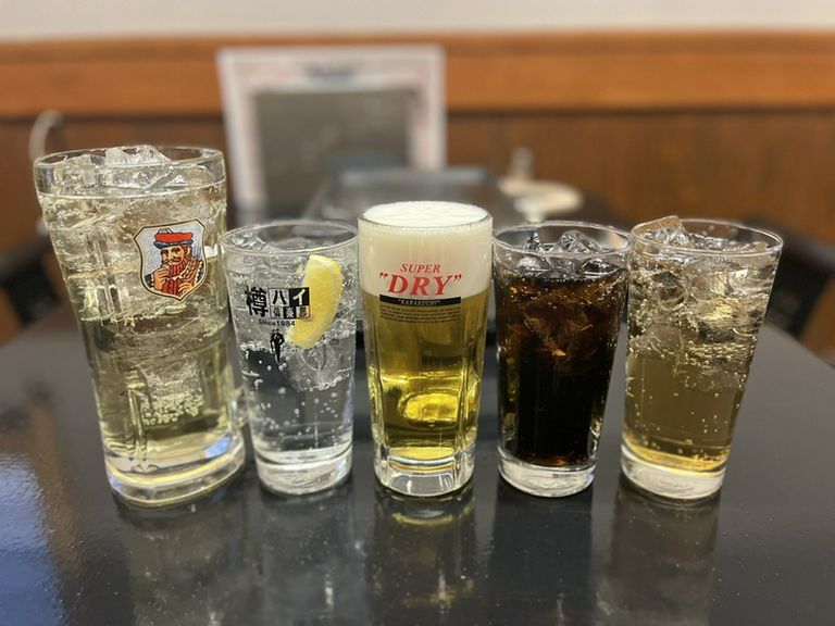 おいしいお肉を囲んで乾杯。お酒も各種厳選