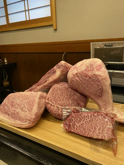 「和王」ロースほか、黒毛和牛のお肉&ホルモンを低価格で提供