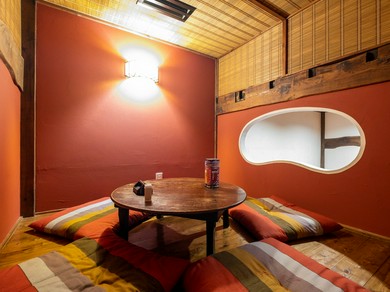 カウンターから座敷まで。プライベート感たっぷりの空間