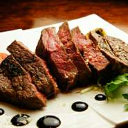 当店の人気メニュー！柔らかく旨味たっぷりの牛肉ステーキです。信州の味をぜひお楽しみください。