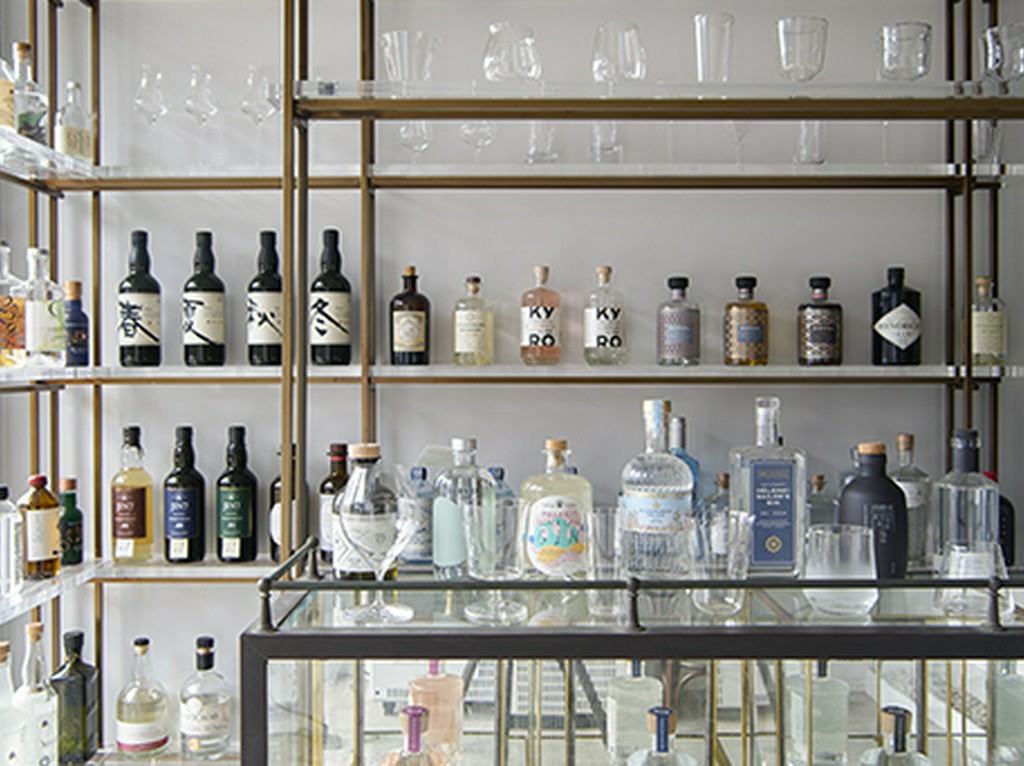 国内外のクラフトジンを１００種以上ご用意！！