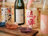 オススメ日本酒の飲み比べを楽しめます。当日の品揃えはお店にてご確認を。