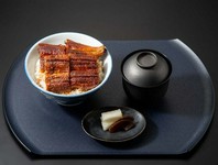 4切　※お吸い物付きですが、プラス150円でうなぎの肝吸いに変更できます。

