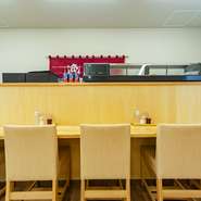 お一人様歓迎！オープンな空間にカウンター席も完備