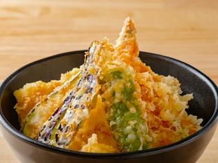 自家製ダレと旬を味わう『天丼』