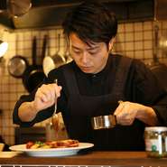「食材それぞれの魅力を楽しんでいただけるよう、素材の良さを活かした料理づくりを心掛けています」と語る別宮氏。満足感あふれる料理の提供はもちろん、柔らかく、心のこもったホスピタリティを心掛けています。