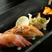 誕生日や結婚記念日、家族のお祝い事などに利用するゲストも多数。日本料理を軸に、イタリアンの技もきかせた親方の料理は、特別な日にふさわしい逸品揃い。全席完全個室なので、周囲を気にせず憩えるのも魅力です。