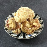 サクッとジューシー！一歩オリジナルのタレに漬け込んだ一歩の鶏から揚げです。

