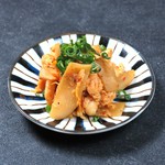 メンマと蒸し鶏をラー油ダレで和えたピリ辛味（炎）

