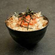 鰹節の風味と明太子のピリッとした辛さがおいしいごはんです。

