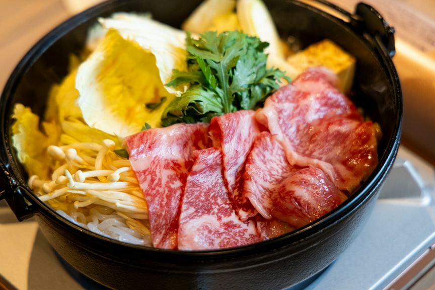 乙こん特製　黒毛和牛と牛すじのすき焼き