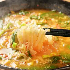 一度試せば忘れられない味わい『ピリ辛温麺』