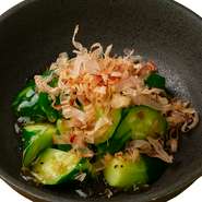 シャキシャキのきゅうりに、鹿児島特産の甘めの味噌を添えて。