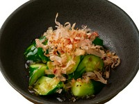 シャキシャキのきゅうりに、鹿児島特産の甘めの味噌を添えて。