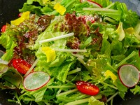 たっぷりチーズで食べ応えのあるシーザーサラダ。ハーフ638円