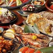 鹿児島直送の地魚・黒豚・薩摩地鶏を厳選してお届け！地産地消×炭火焼きの香ばしさが自慢です。藁焼きのカツオ・黒豚角煮・きびなご刺しなど郷土料理が勢揃いしているので、県外のお客様や観光利用にも好評です。