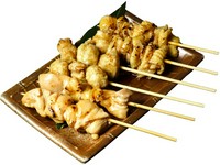 香ばしく焼き上げた鶏の旨みを存分に。