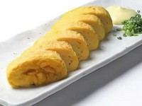 ふっくらジューシーに仕上げた自慢のたまご焼き。ほっとする甘さが、お酒のお供にもぴったり!