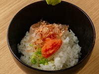 ピリッと辛い明太子を熱々のお出汁でさらりと味わう〆の一品。