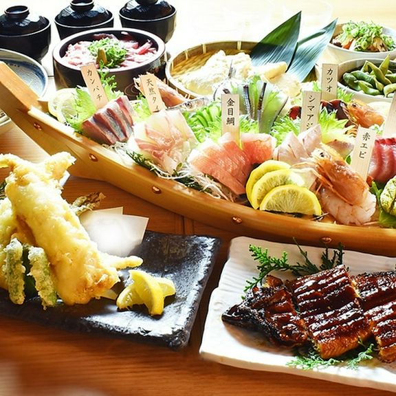 各種宴会に大人気のコース。地鶏刺しなど郷土料理も!