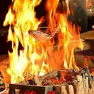 鹿児島県産食材を贅沢に使った逸品料理◎黒豚のしゃぶしゃぶや薩摩赤鶏の豪快焼き、かつおの藁焼きなど多数