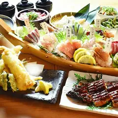 各種宴会に大人気のコース。地鶏刺しなど郷土料理も！