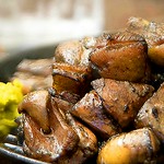 適度な歯ごたえと甘さを含んだ独特な味わいが特徴のさつま地鶏。鹿児島を代表する地鶏です!当店では、そのさつま地鶏を刺しでいただけます。旨みたっぷりの自慢の逸品をぜひご堪能ください!