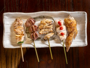 肉汁したたる絶品の炭火焼『厳選おまかせ5本盛り』