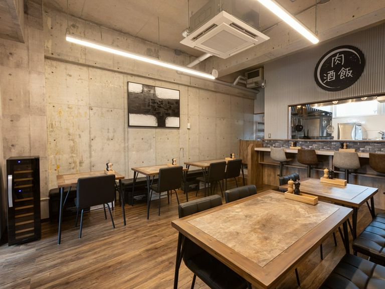 気取らない雰囲気と、至福の味わいが共存した一軒