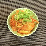 自家製の韓国キムチは、程よい辛さと旨味が絶妙。シャキッとした食感と発酵の香りがクセになり、ご飯やお酒のお供にぴったりの人気の一品です。