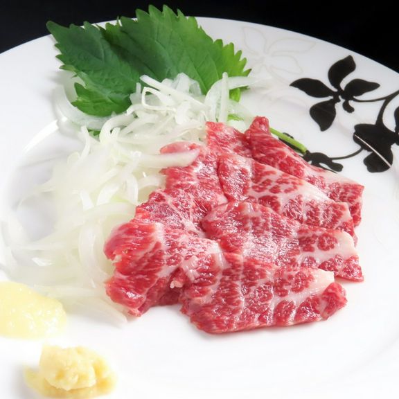 熊本名物！霜降り特上馬刺し