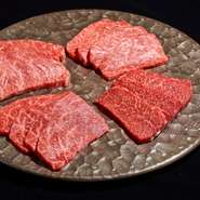 和牛3年連続日本一の鹿児島産A5黒毛和牛盛り合わせです。
〈ザブトン、肩芯、フィレサイド、ハラミ、フィレステーキ〉
※2人前以上でのご注文でお願いいたします。