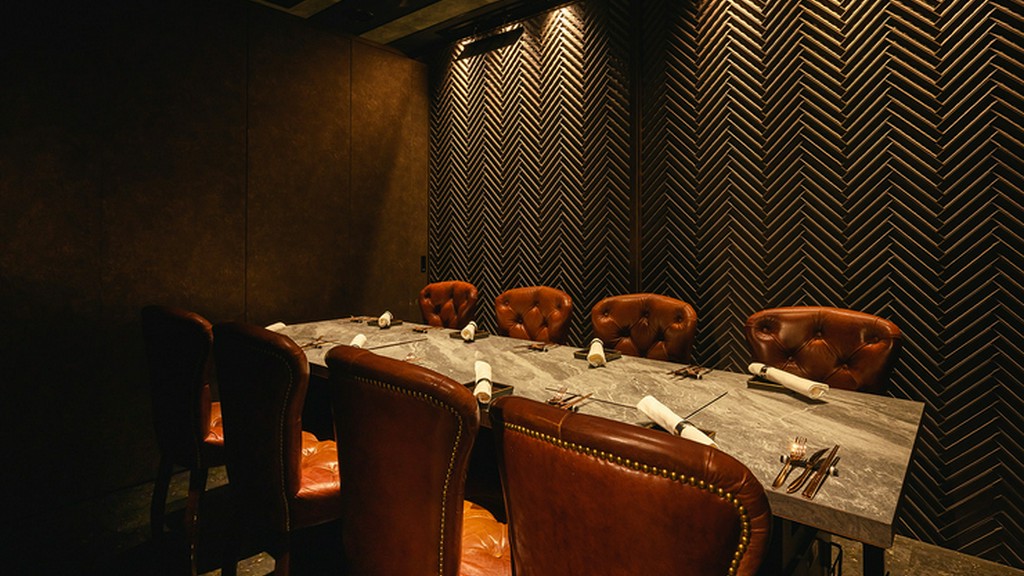 プライバシーを重視した贅沢な空間で、焼肉を堪能