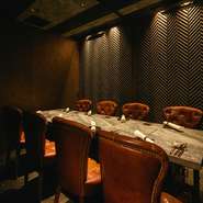 全室が完全個室となっており、まるで自宅のような落ち着きと高級店ならではの特別感を同時に味わうことができます。ここでは焼肉がただの食事でなく、一つの体験となるのです。