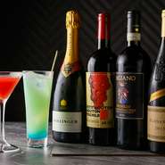 50種類以上の厳選されたワインは、どのような料理にもぴったりの一杯を見つけることができるほど。それぞれのワインは、その風味と香りが料理の味わいを引き立て、食事を一層豊かなものにしてくれます。