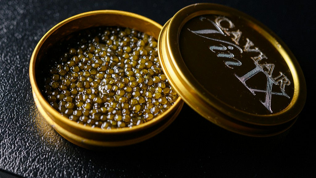 キャビアの中でも、まろやかな舌触りと繊細な食感で知られている『カルーガクイーンキャビア』